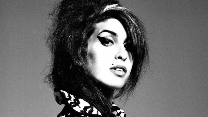 CHEILE GENELOR - PROFILUL HOLOGENETIC. Amy Winehouse, o viață într-un vârtej emoțional
